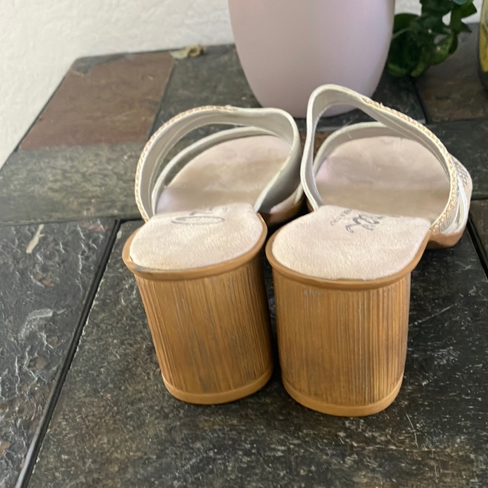 Onex‎ Women's White and Tan Sandals size 8 like new - Picture 3 of 6